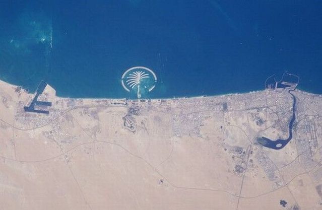 Distinguished pictures taken from the space (26 pics)