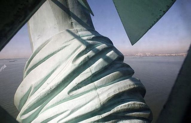 Would you like to climb into the crown of the Statue of Liberty? (27 photos)