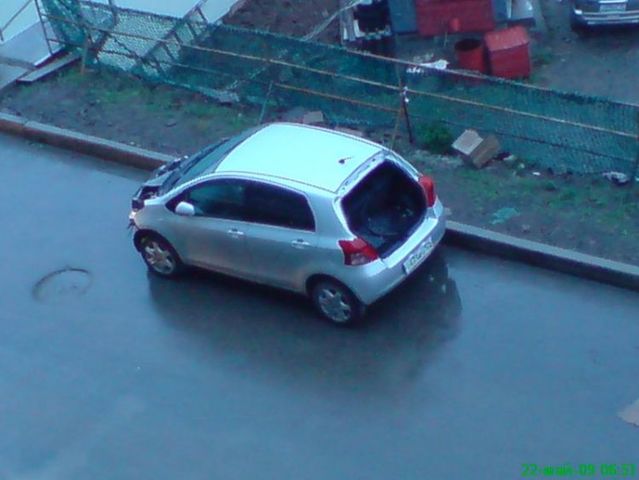 Thieves work fast with cars (8 pics)