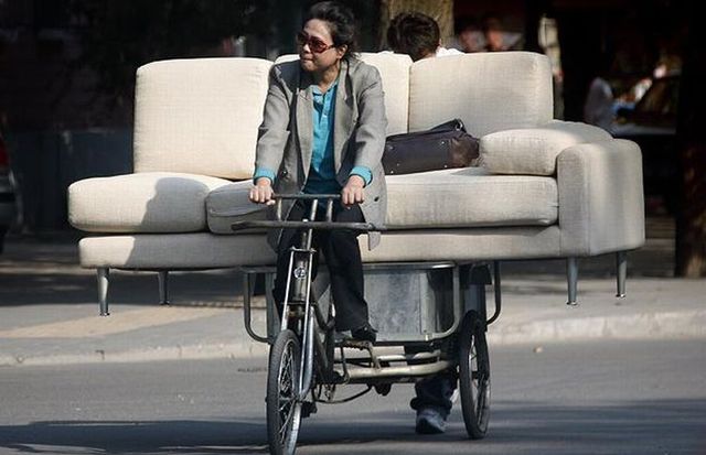 “Exotic” ways to move people, furniture and pets (38 pics)