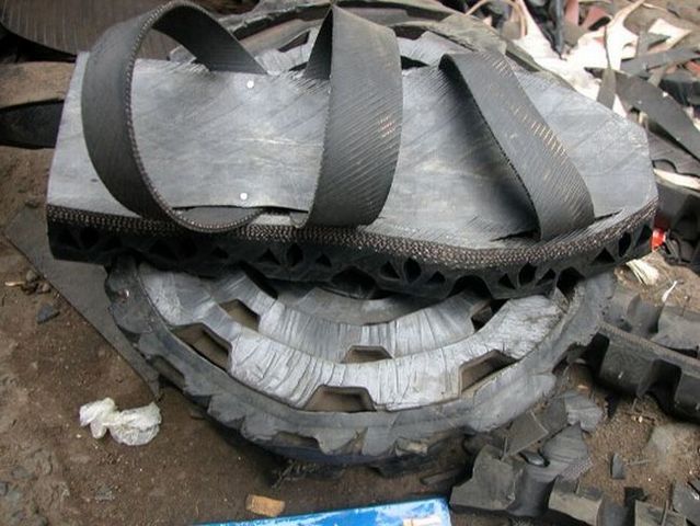 Flip-flops and toe-straps for the crisis (17 pics)