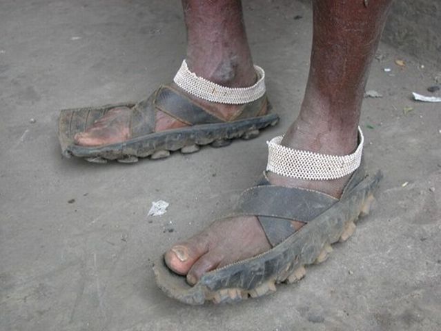 Flip-flops and toe-straps for the crisis (17 pics)