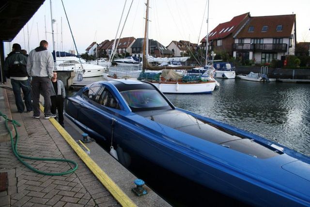 Luxury powerboat – Water supercar (18 pics + 1 video)