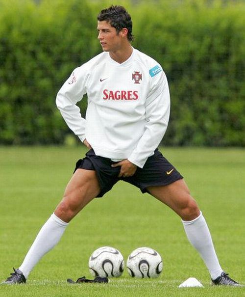 Caricatures of Cristiano Ronaldo (46 pics)