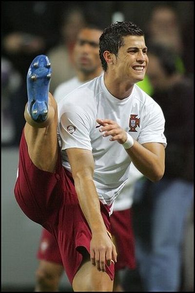 Caricatures of Cristiano Ronaldo (46 pics)