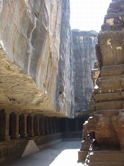 Living Rock – Massive monuments sculpted in situ (13 pics)