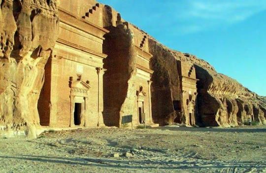 Living Rock – Massive monuments sculpted in situ (13 pics)