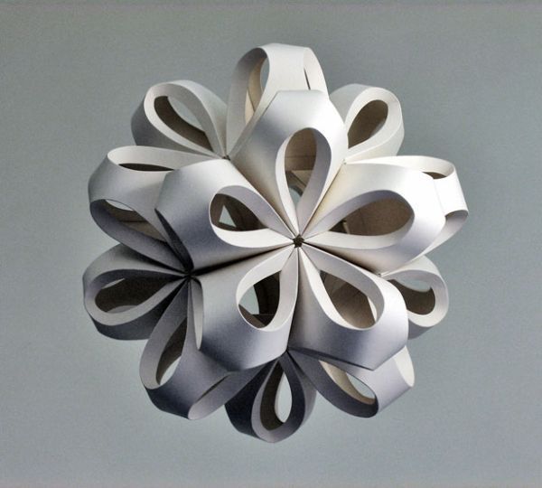 http://izismile.com/img/img2/20090604/paper_art_00.jpg