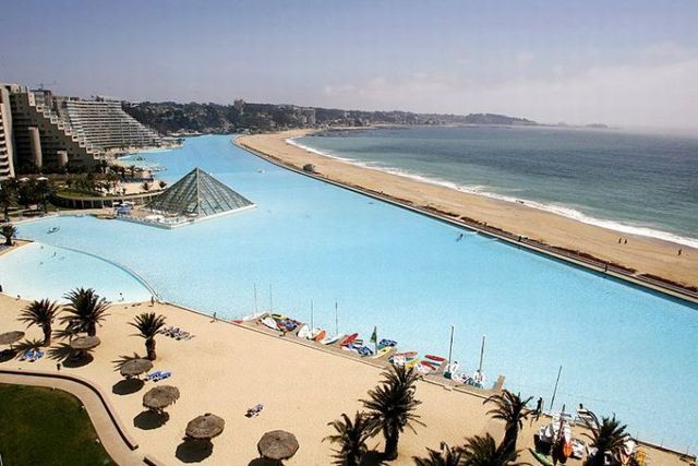 The world’s biggest pool (25 pics)