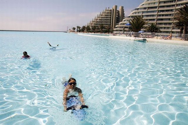 The world’s biggest pool (25 pics)
