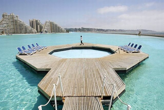 The world’s biggest pool (25 pics)
