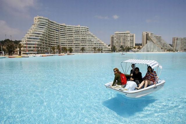 The world’s biggest pool (25 pics)