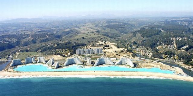 The world’s biggest pool (25 pics)