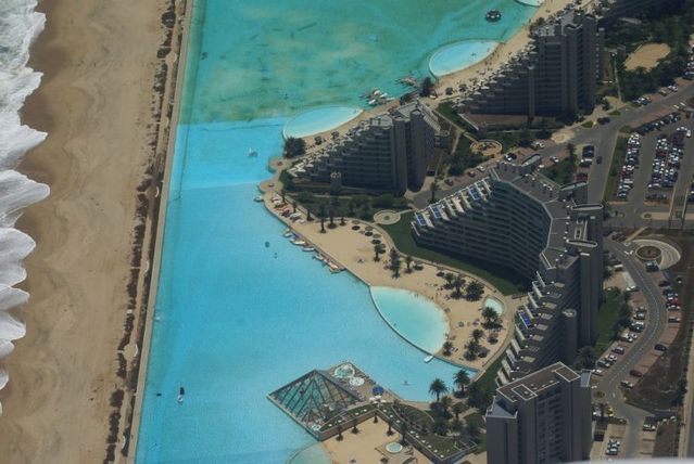 The world’s biggest pool (25 pics)