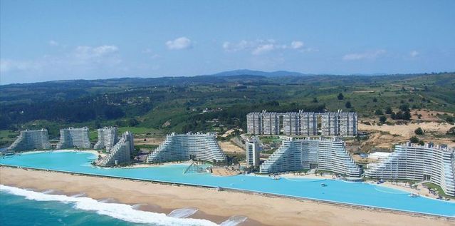 The world’s biggest pool (25 pics)
