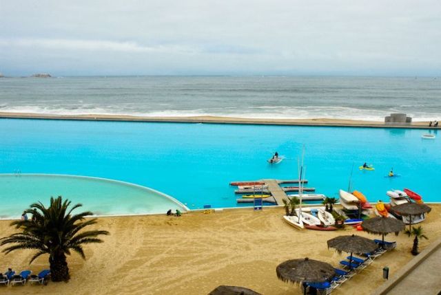 The world’s biggest pool (25 pics)