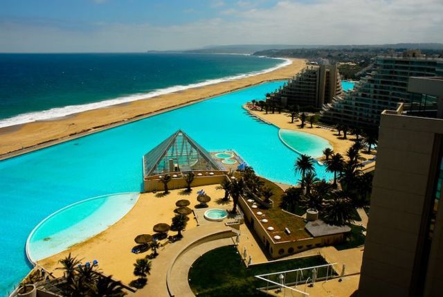 The world’s biggest pool (25 pics)