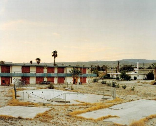 Abandoned motels in USA (17 pics)