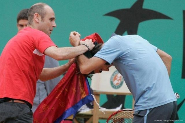 Federer attacked in the finals of Roland Garros (16 pics + 1 video)
