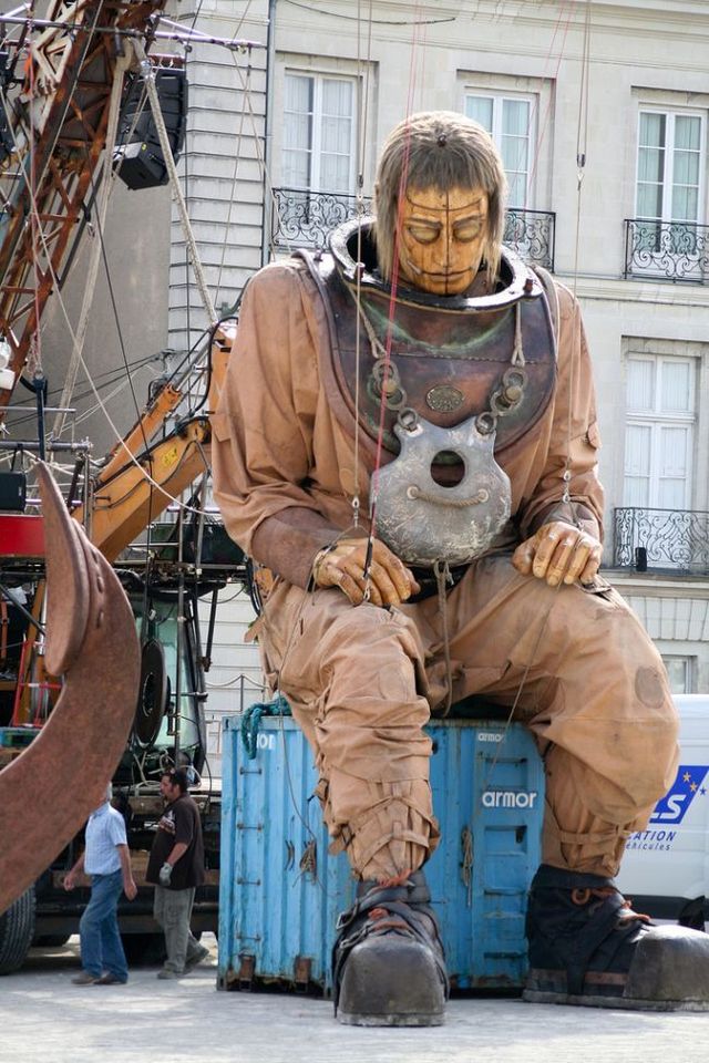 Giant marionettes (32 pics)