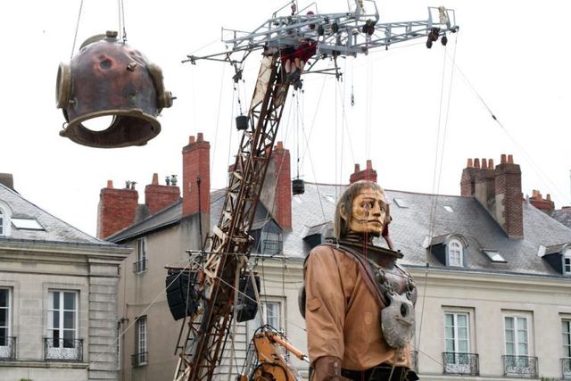 Giant marionettes (32 pics)