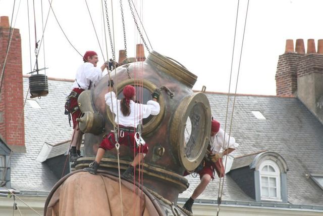 Giant marionettes (32 pics)