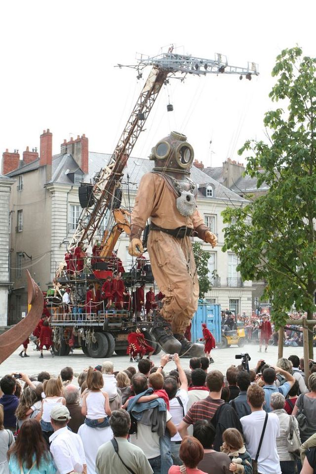 Giant marionettes (32 pics)
