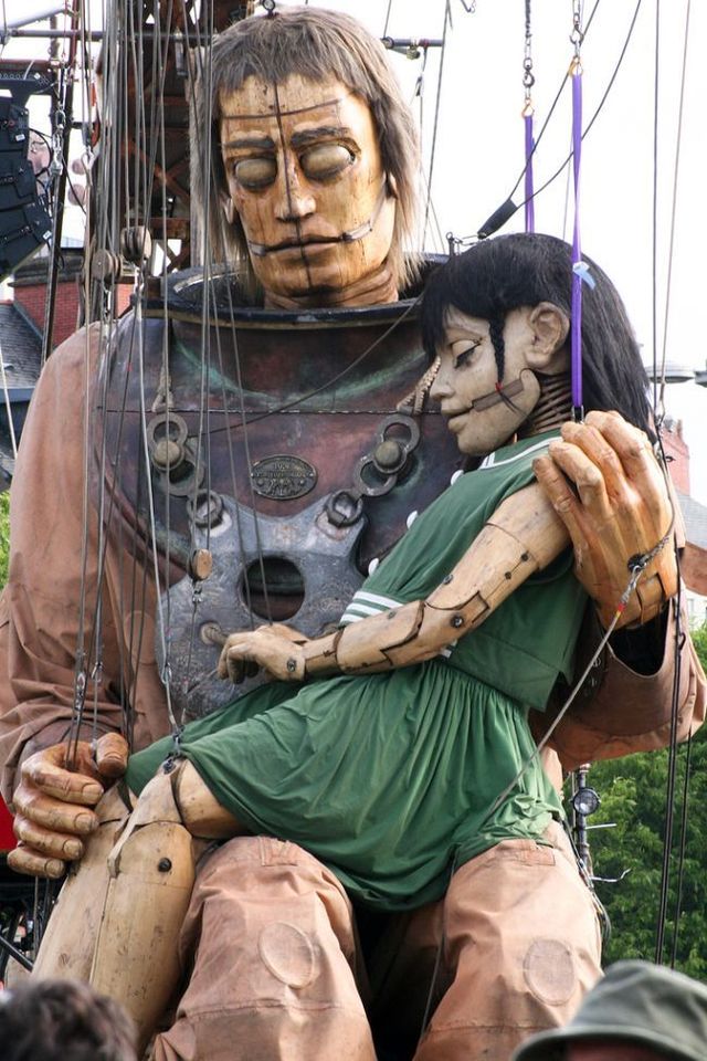 Giant marionettes (32 pics)