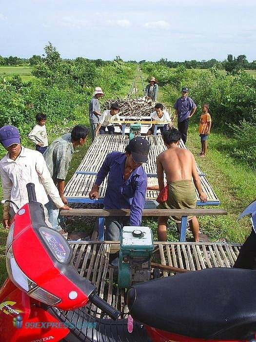 Transport for the poor in Cambodia (15 pics) 