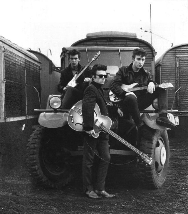 Unpublished photos of the Beatles when they were young (37 pics)