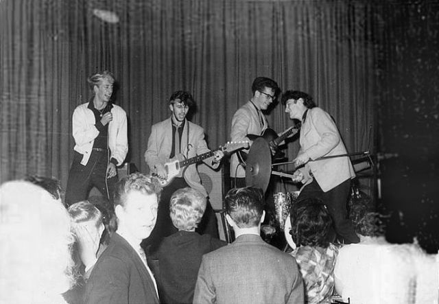 Unpublished photos of the Beatles when they were young (37 pics)