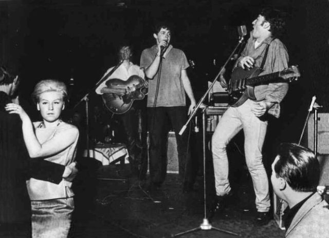 Unpublished photos of the Beatles when they were young (37 pics)