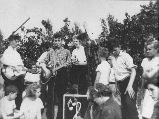 Unpublished photos of the Beatles when they were young (37 pics)