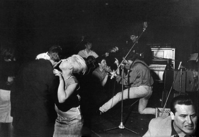 Unpublished photos of the Beatles when they were young (37 pics)