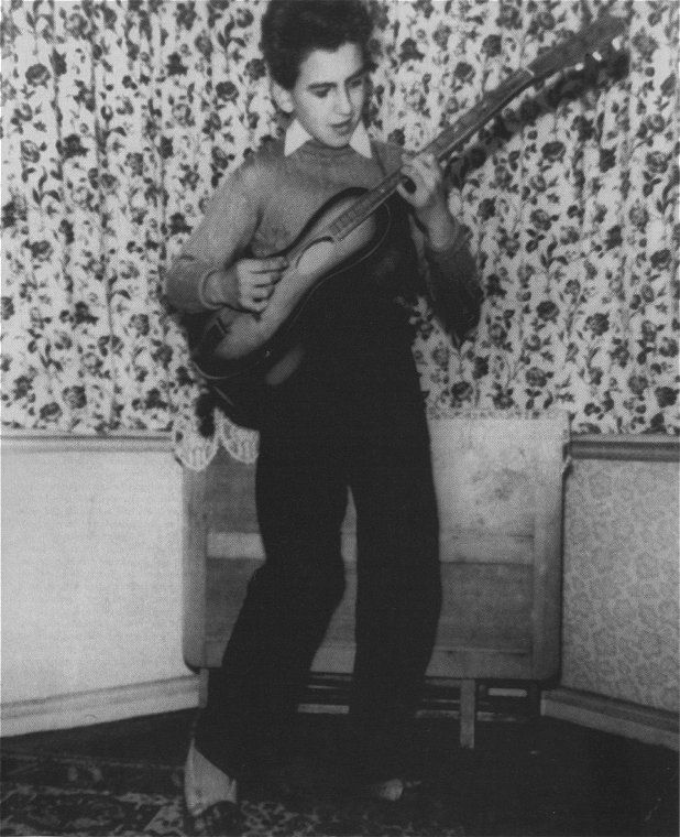 Unpublished photos of the Beatles when they were young (37 pics)