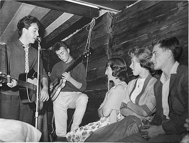 Unpublished photos of the Beatles when they were young (37 pics)