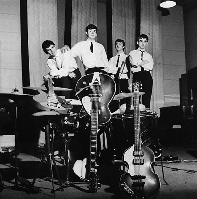Unpublished photos of the Beatles when they were young (37 pics)
