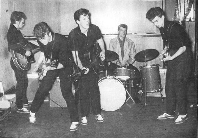 Unpublished photos of the Beatles when they were young (37 pics)