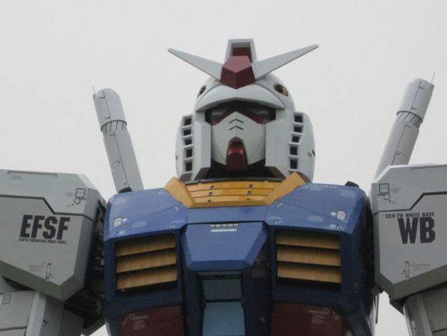 Life-sized Gundam in Tokyo (13 pics)