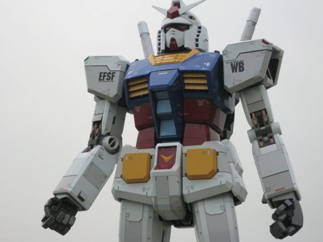Life-sized Gundam in Tokyo (13 pics)