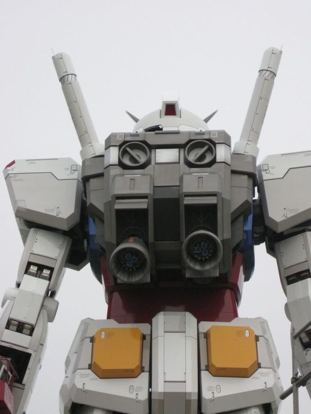 Life-sized Gundam in Tokyo (13 pics)