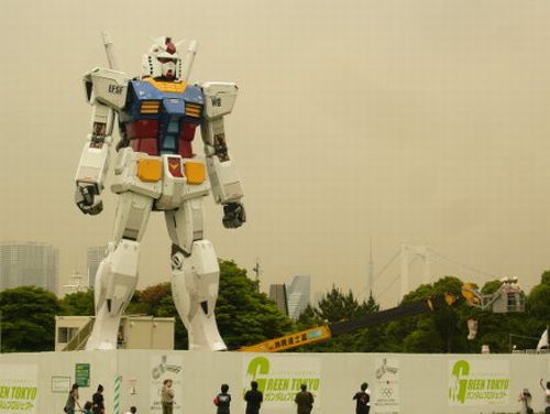 Life-sized Gundam in Tokyo (13 pics)