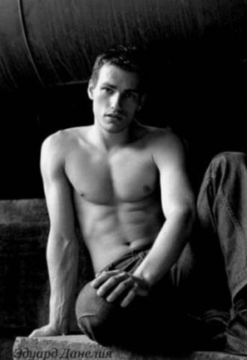 Some hot guys for the ladies (60 pics)