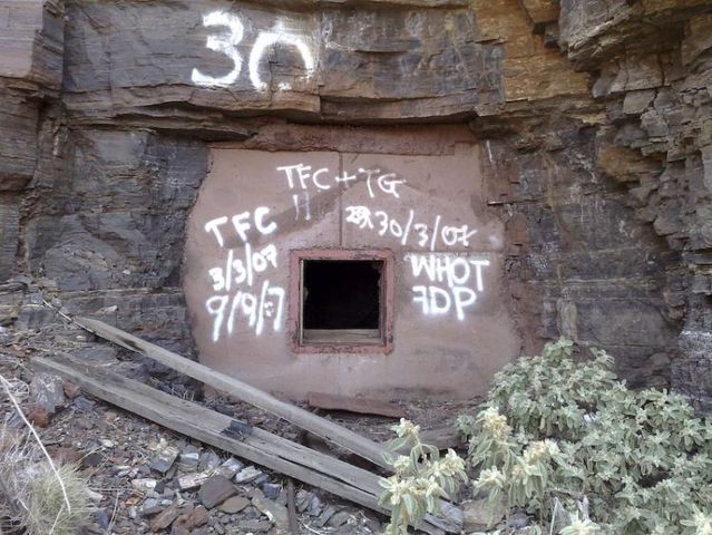 People don’t live here anymore ... (91 pics)