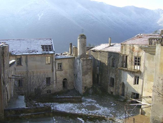 People don’t live here anymore ... (91 pics)