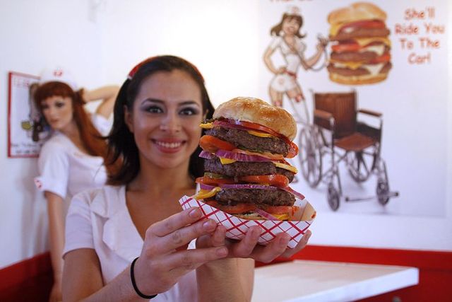 Heart Attack Grill (19 pics)