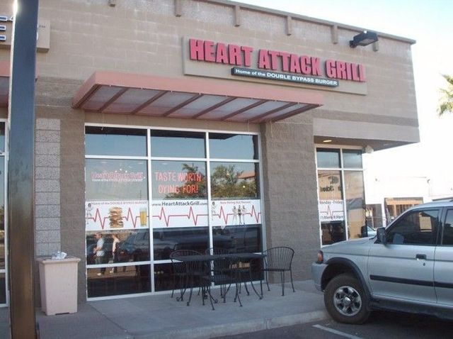 Heart Attack Grill (19 pics)