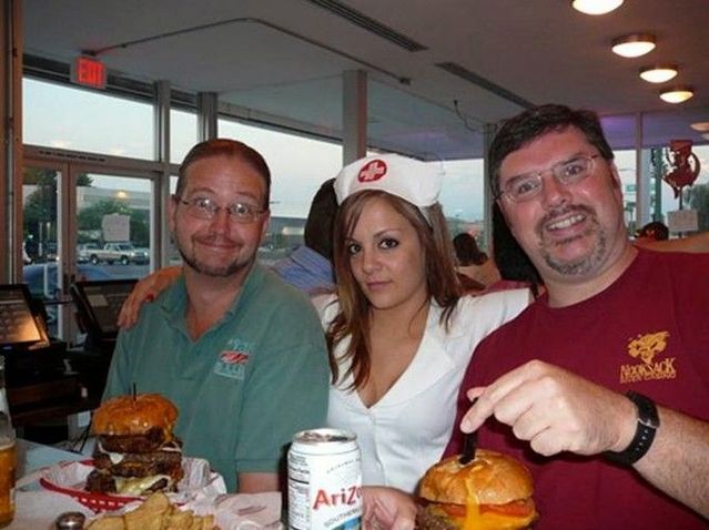 Heart Attack Grill (19 pics)