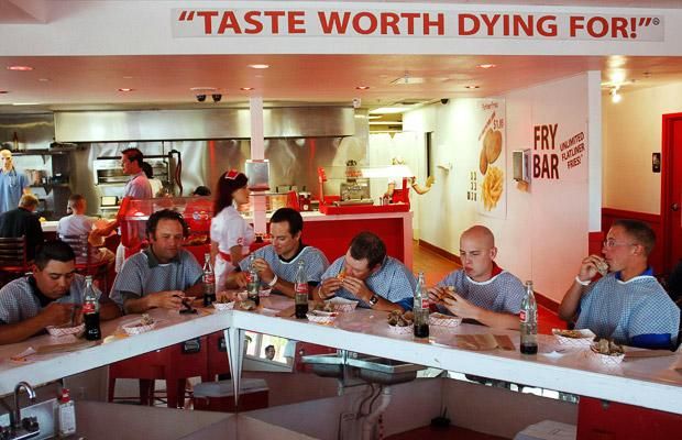 Heart Attack Grill (19 pics)