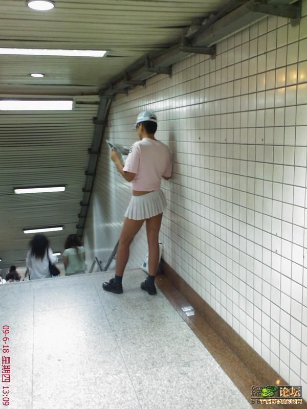 Girl or… (14 pics)